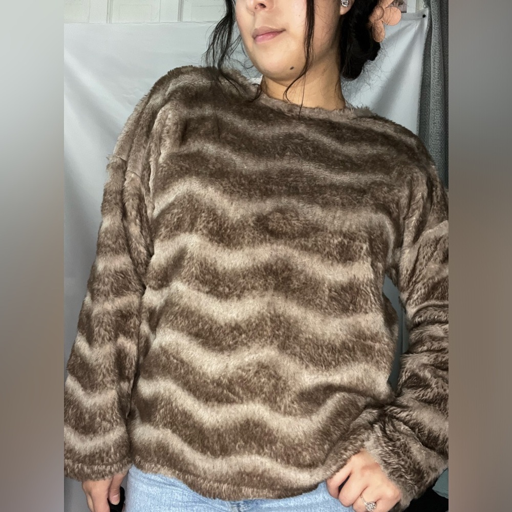 Dylan Tan Chevron stripe vintage drop shoulder pullover size S (faux fur) - Picture 12 of 13